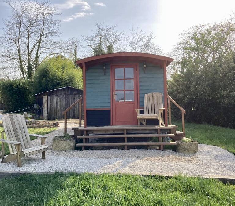 Réglementation française des roulottes en bois : ce qu’il faut savoir avant l’installation