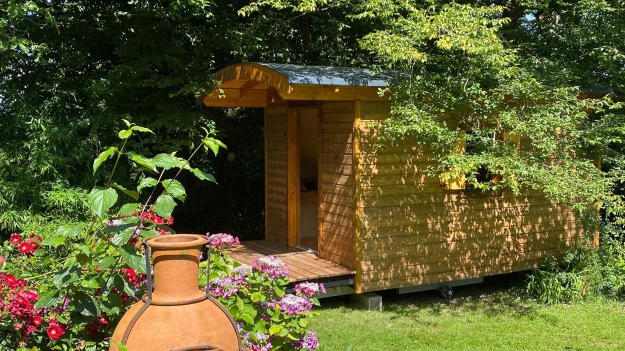 gers2 La roulotte en bois .